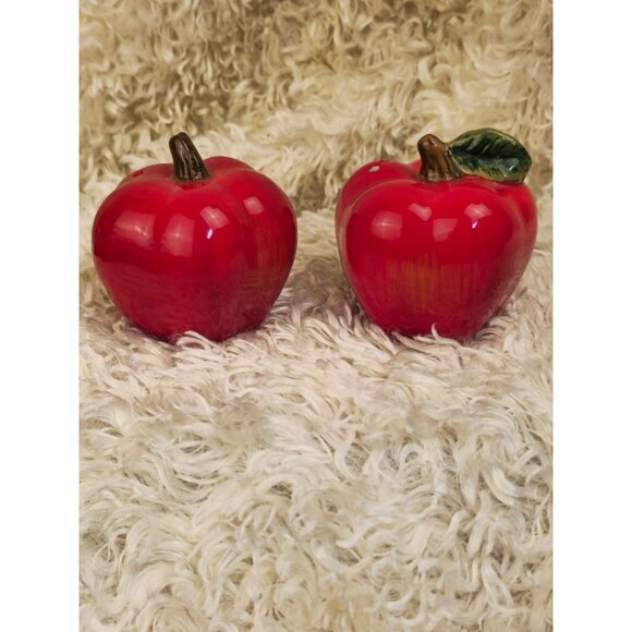 Vintage Apple Salt and Pepper Shakers - Picture 5 of 6